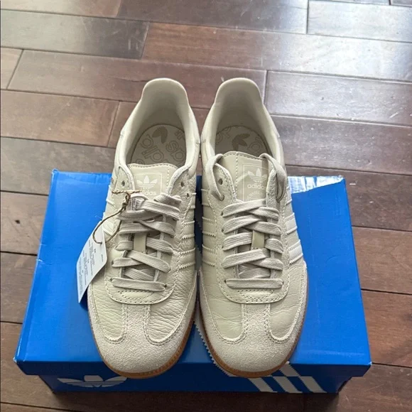 Adidas Women’s Samba OG Shoes - Picture 7 of 8